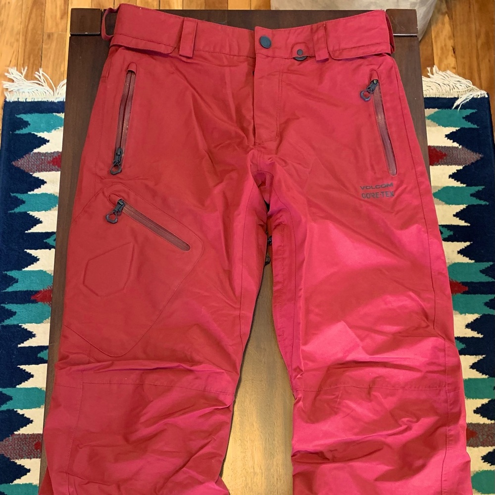 Volcom Gore-Tex snow pants size small, color Burgundy/Red. New never worn.